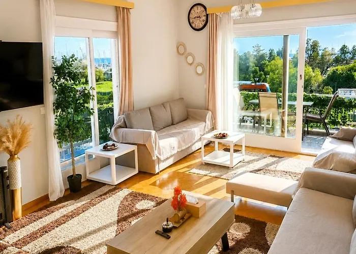 Luxurious Palace Marina Alimos